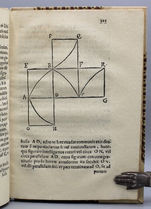 Miscellaneum Hyperbolicum, et Parabolicum: In quo praecipue Agitur de Centris Graitatis Hyperbolae, Partium Eiusdam