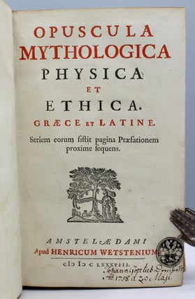 Opuscula Mythologica Physica et Ethica. Graece et Latine. Seriem eorum sistit pagina Praefationem proxime sequens.