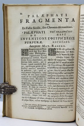 Opuscula Mythologica Physica et Ethica. Graece et Latine. Seriem eorum sistit pagina Praefationem proxime sequens.